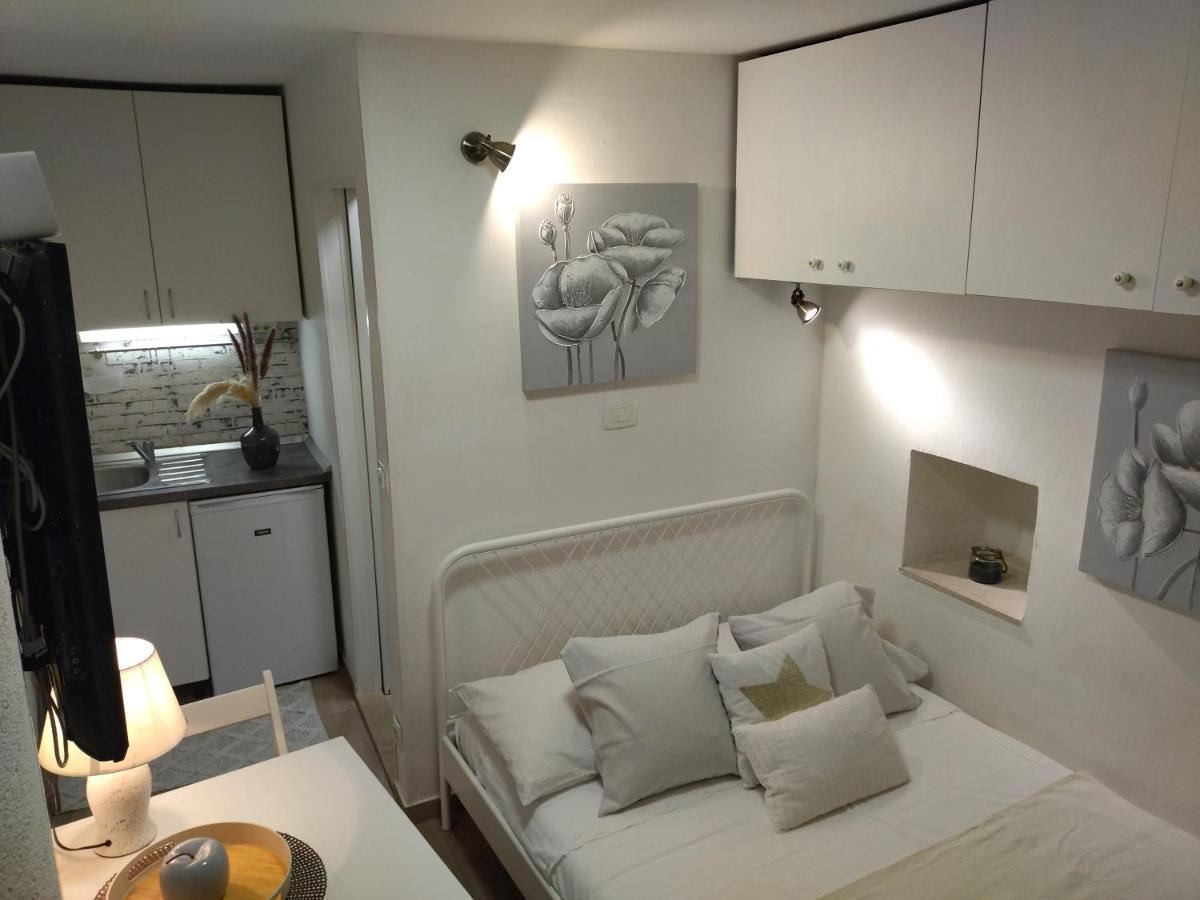 Tiny Studio In City Center Stone House Split Exterior foto