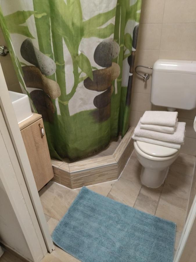 Tiny Studio In City Center Stone House Split Exterior foto