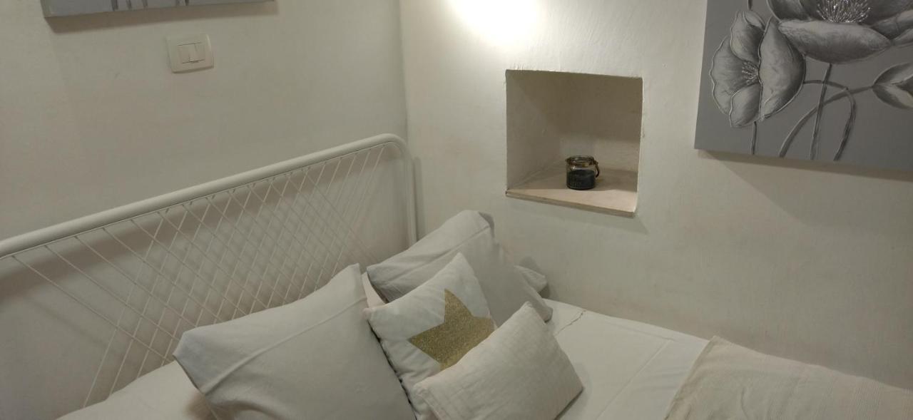 Tiny Studio In City Center Stone House Split Exterior foto