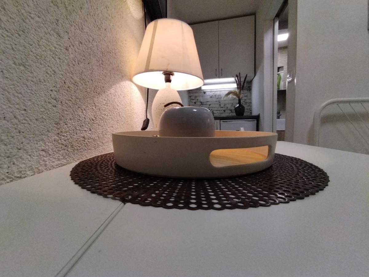 Tiny Studio In City Center Stone House Split Exterior foto
